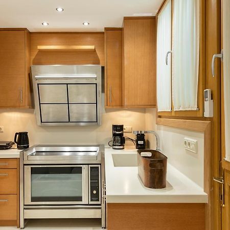 Vouliagmeni'S Elegance By Acropolis Suites Athens Ngoại thất bức ảnh
