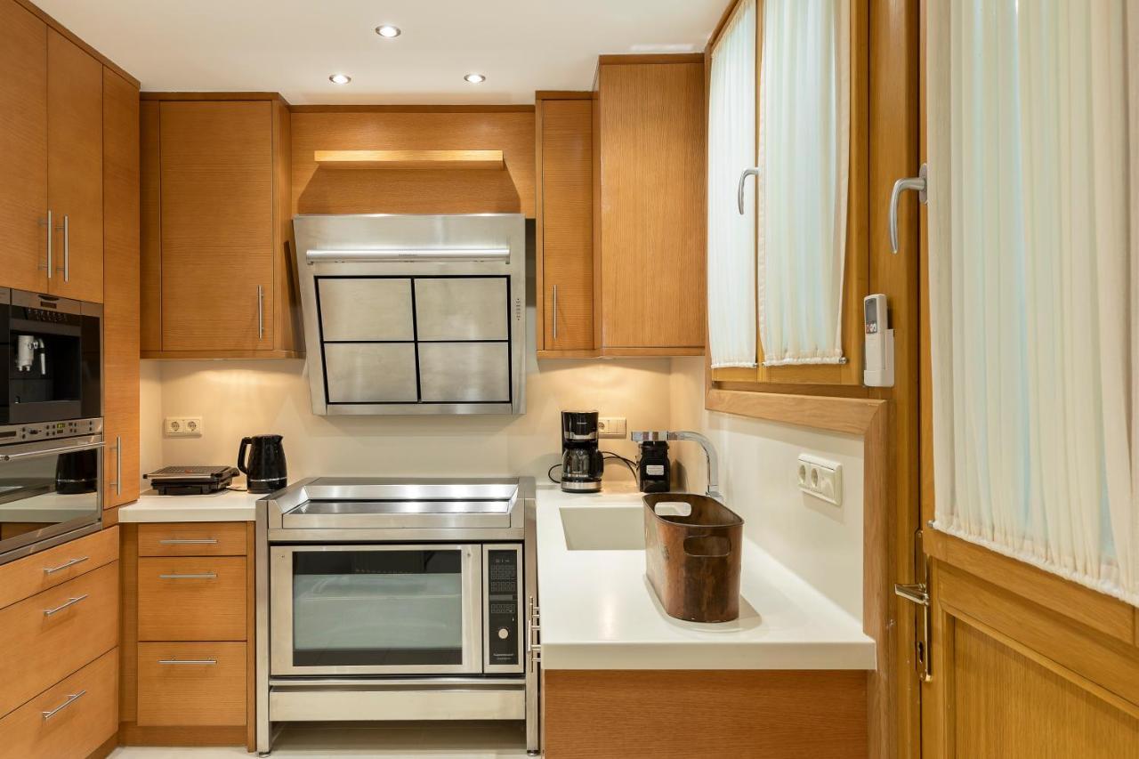 Vouliagmeni'S Elegance By Acropolis Suites Athens Ngoại thất bức ảnh